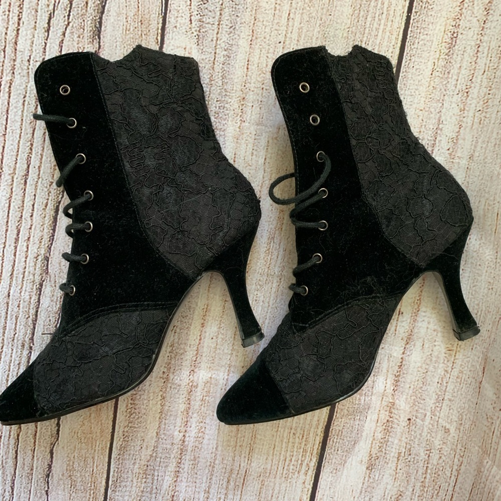 Newport News Victorian bootie